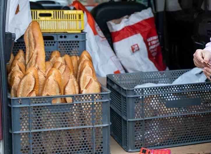 Imagen: Venta ambulante pan y repostería.